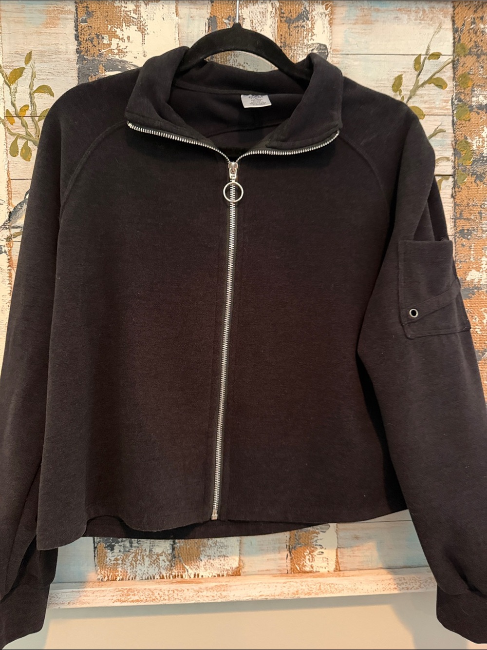Cali Sport Black Zip-Front Cropped Sweatshirt